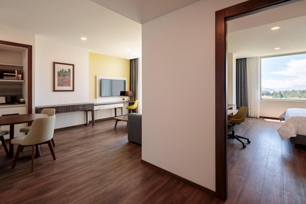 Holiday Inn - Quito Airport By Ihg Tababela Kültér fotó Suite