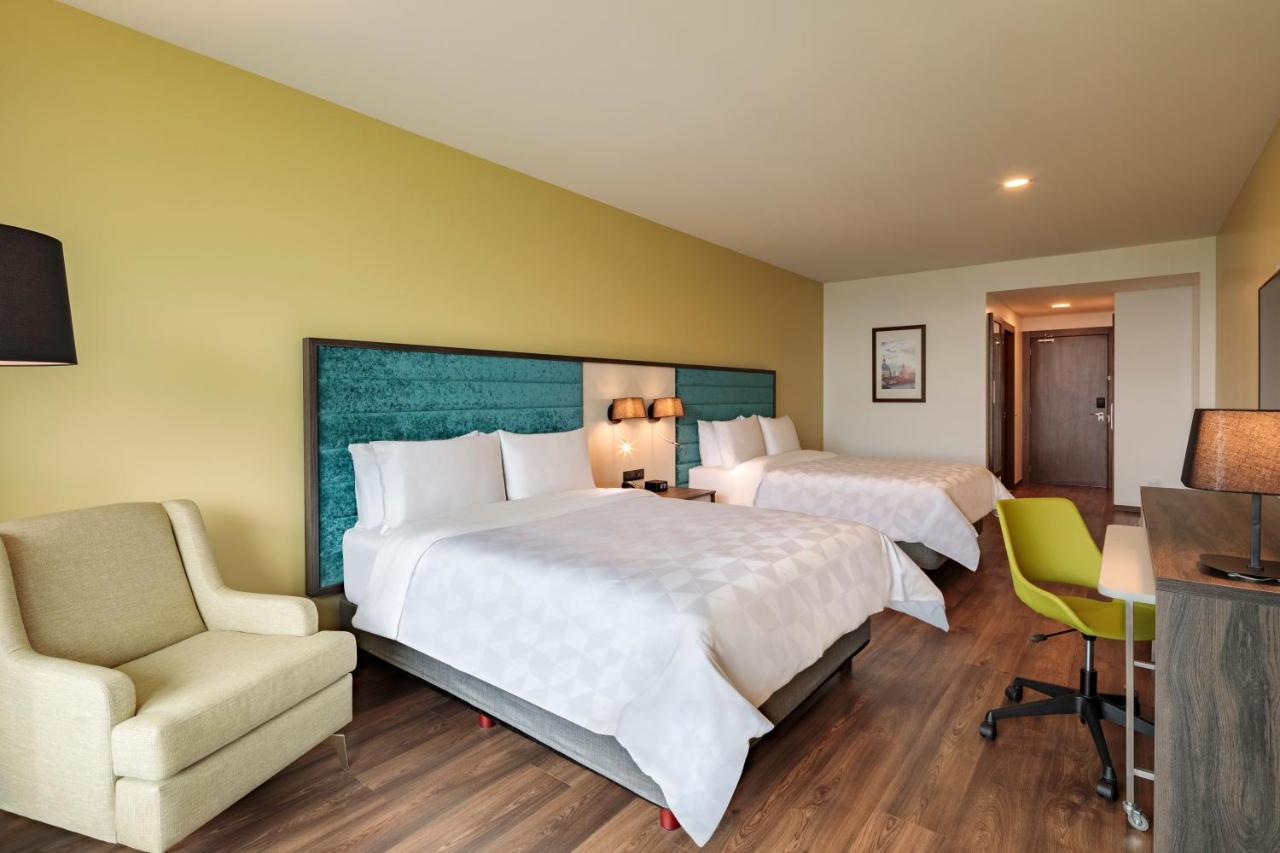 Holiday Inn - Quito Airport By Ihg Tababela Kültér fotó A typical room at the hotel