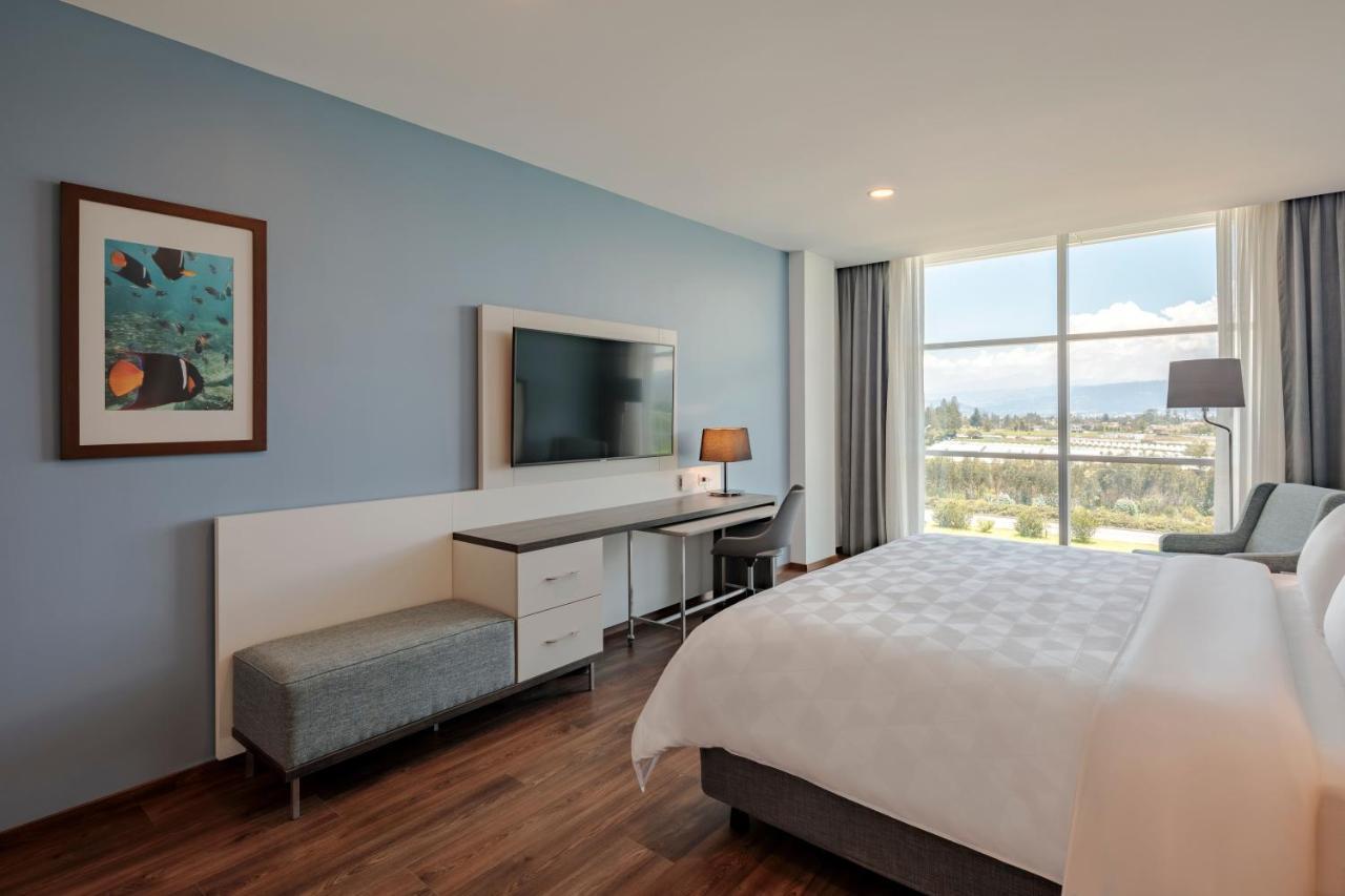 Holiday Inn - Quito Airport By Ihg Tababela Kültér fotó A guest room at the Hilton Garden Inn in San Jose, Costa Rica