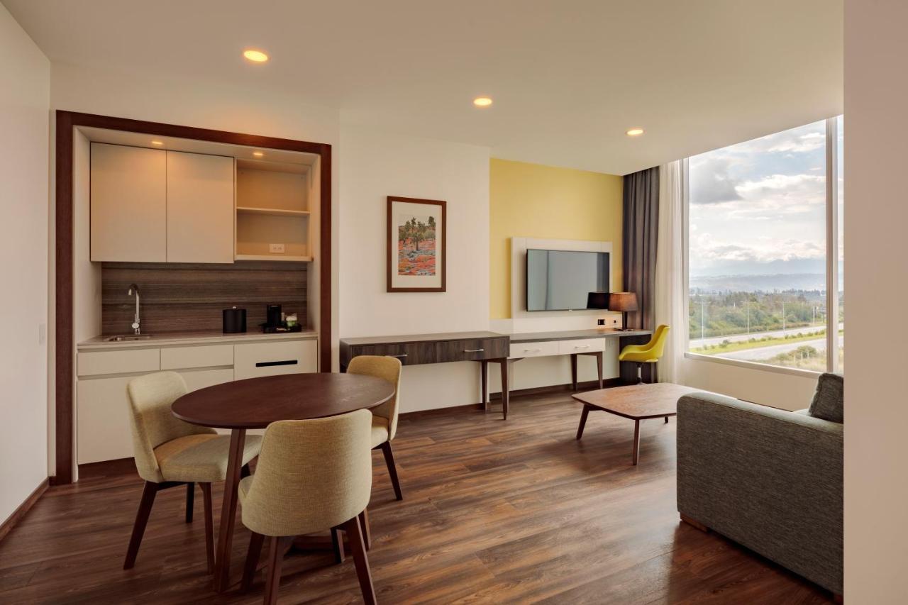 Holiday Inn - Quito Airport By Ihg Tababela Kültér fotó Suite