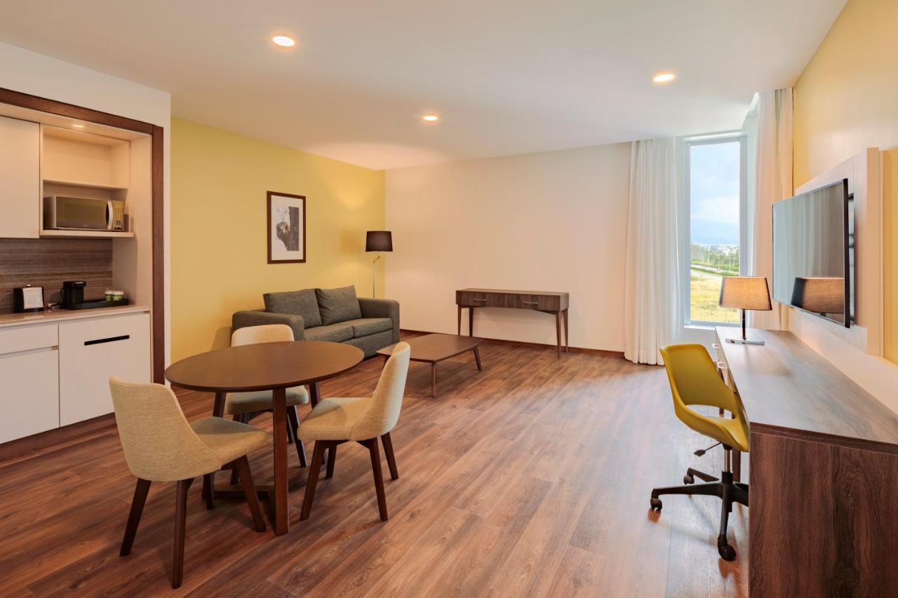 Holiday Inn - Quito Airport By Ihg Tababela Kültér fotó A typical suite at the new hotel