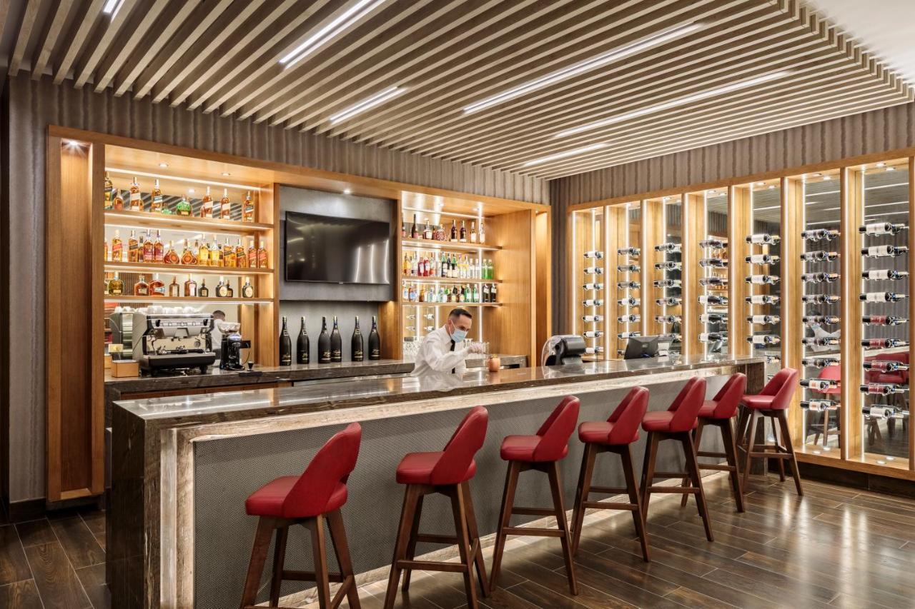 Holiday Inn - Quito Airport By Ihg Tababela Kültér fotó The bar at the lounge