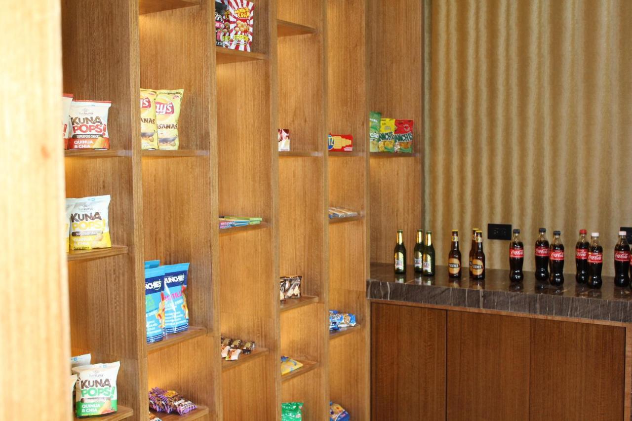 Holiday Inn - Quito Airport By Ihg Tababela Kültér fotó A typical vending machine in a Japanese hotel